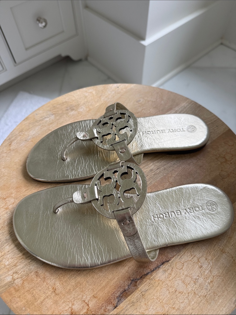 Tory Burch Metallic Silver Logo Miller Thong Sandals - Picture 2 of 6